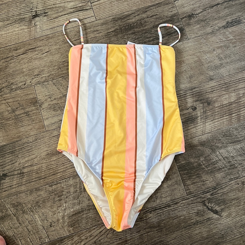 Billabong one piece NWT size XL suit